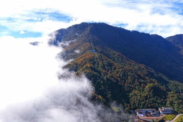 不同年龄段的爬山答案都在瓦屋山！
