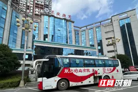 热血传爱 师者担当 东安县教育系统组织开展无偿献血活动图片