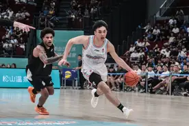 山东男篮热身赛谢智杰表现不俗，CBA新赛季分赛场有望在临沂图片