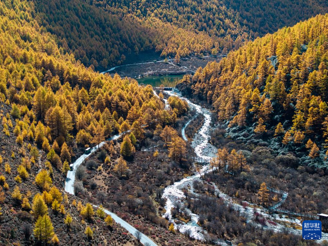美丽中国丨穿越冰峰 遇见稻城亚丁