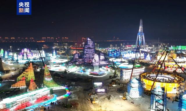 “进度条”刷新！哈尔滨冰雪大世界主塔封顶