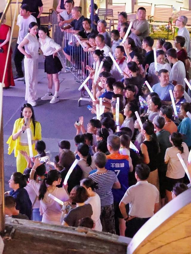 周末别宅家了！乐队驻唱+甘蔗节+夜市 ，这里烟火气拉满～