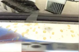 烟台民意通｜车库管道渗漏，车被滴成“大花脸” 车主：维权1个月无果 物业：需要落实具体原因图片