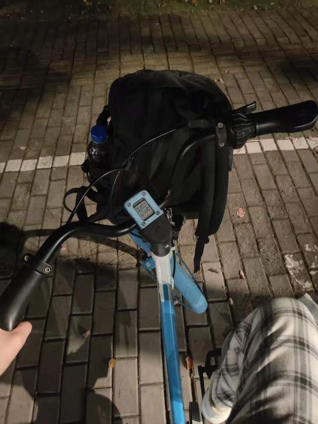 骑共享单车100公里，去看“最美日出”！上海兴起夜骑海盐风，亲历者表示，最大收获反而在路上