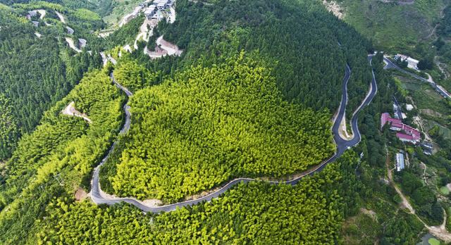 浙江磐安：盘山公路蜿蜒风光美