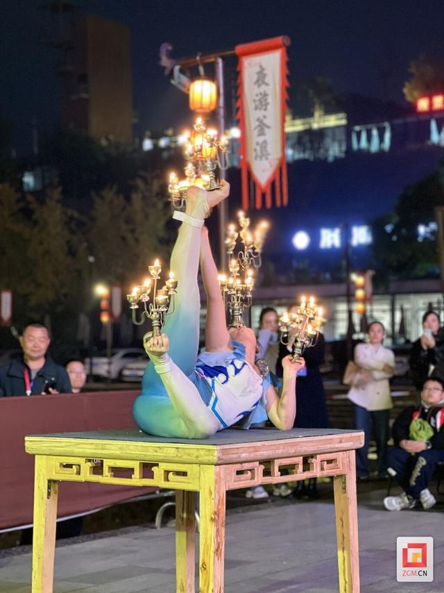 盏灯映河 技惊四座！自贡杂技点亮研学之夜