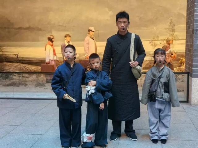 “双节”期间，沈阳“九·一八”历史博物馆迎来参观热潮