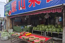 西瓜售价“大跳水”，临沂商户：“今年价格最低，销量却不好”图片