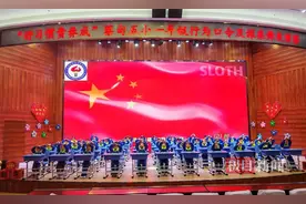 好习惯贵养成，一年级学生表演课桌舞迎新年图片