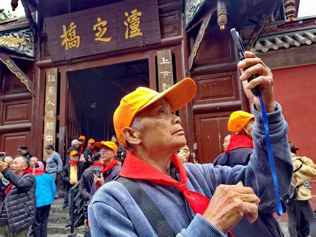 泸定桥：红色文旅融合发展的创新典范