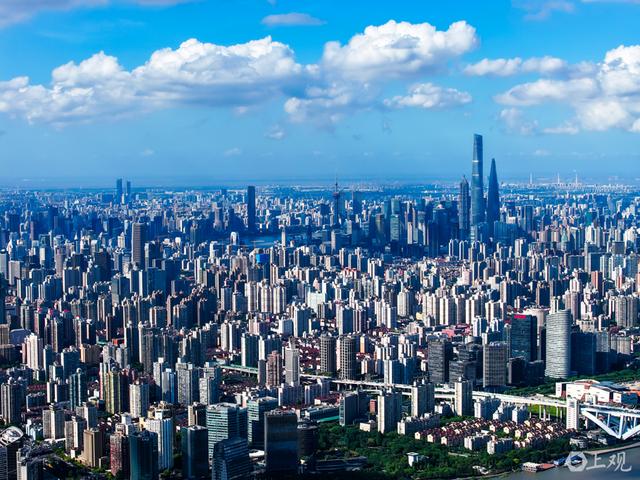 蓝天白云扮靓申城，市民尽享诗画美景