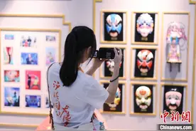 香港青少年在上海零距离体验国粹之美图片