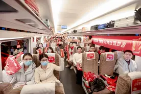 “让爱吉时回家”！广州—贵阳春运爱心专列启程图片