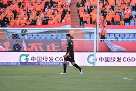 一分已属不易！王大雷染红，新赛季首战泰山0：0战平河南队图片