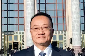 全国人大代表庹庆明：在高速服务区建货车司机淋浴室图片