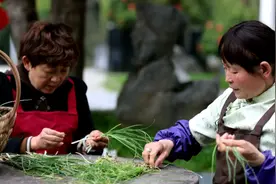 黄山市徽州区：春分吃野葱“春饼” 品尝美好春滋味图片