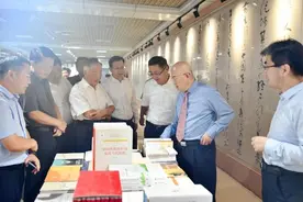 聊城大学杰出校友韩震先生学术成果展精彩开幕图片