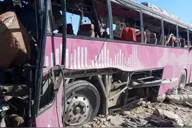 7死21伤，巴基斯坦一军车车队遭恐袭图片