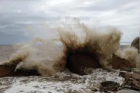 台风“苏拉”在珠海登陆后减弱，广东转移危险区域人员78万图片