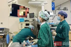 女子反复腹痛反酸呕吐，竟是胃里“鸭梨山大”，医生提醒：山楂虽好吃，但切勿贪食图片