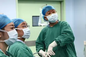 女子肚子大如四个月？竟是因为患上这种病!图片