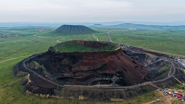 火山发现玛瑙和黄金？景区回应：没有黄金、严禁挖掘