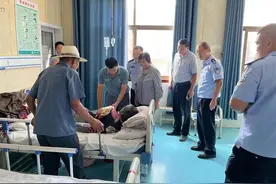 “妈妈！你还记得我吗？”荆州58岁男子等回外出打工失散33年的妈妈图片