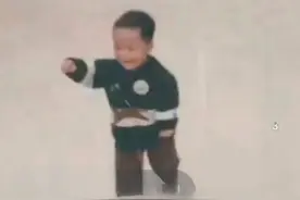 寻亲成功的90后小伙：人贩子丢弃后被环卫工收养，小学遇双胞胎哥哥图片