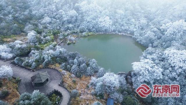 【组图】三明泰宁峨嵋峰现雾凇奇观