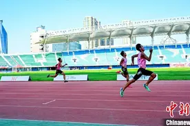 全国658名田径健儿厦门角逐田径大众赛图片