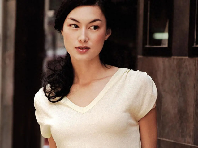 迷倒谢霆锋的玉兰油姐姐，25年后变成这样了？