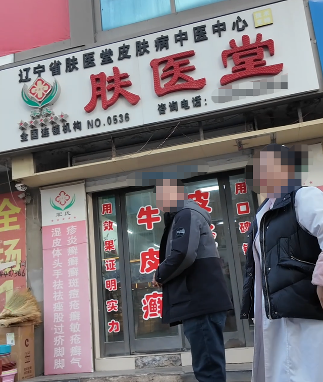 打假博主被店主用30cm砍刀追砍，警方：行政拘留五日；博主：将申请行政复议