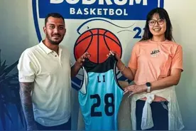 李月汝抵达土耳其 马不停蹄开启土超联赛征程图片