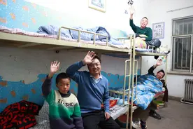 【甘快看】风雪夜，进疆滞留旅客在这里被暖到了！图片