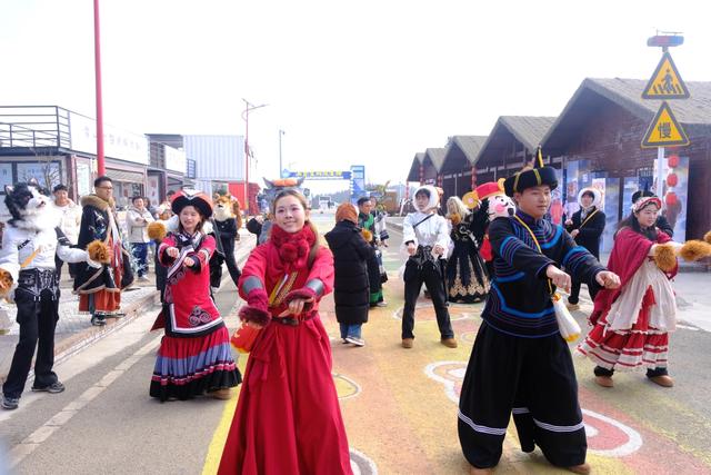 达人与童话NPC破壁次元！玉舍雪山开启“冰雪童话奇遇记”