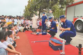 消防演练进校园图片
