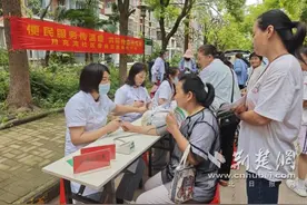 武汉纱帽街道月亮湾社区开展便民志愿服务活动图片