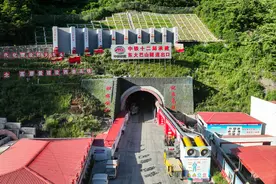 西渝高铁东大巴山隧道出口正式进入正洞双作业面施工阶段图片