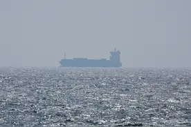 列出可能遭袭美军基地，担心霍尔木兹海峡被封，世界紧盯伊朗如何回应美国图片