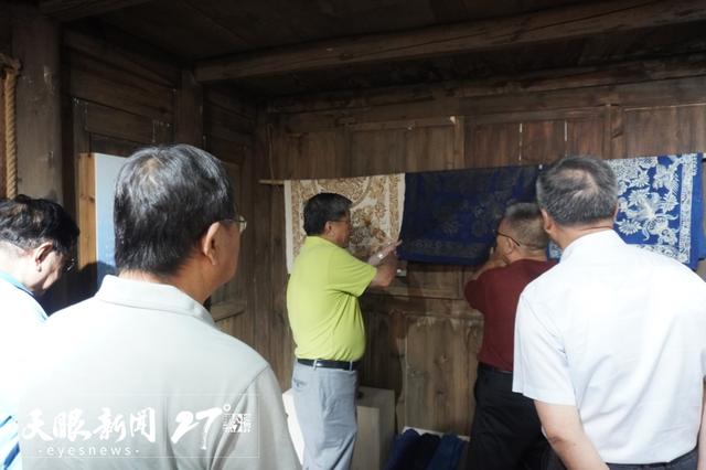 上海知青跟着叶辛游贵州