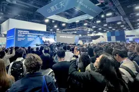 小鹏汇天“陆地航母”飞行汽车海外首秀，计划2026年量产交付图片