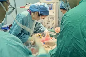 孕妇突遭车祸，新生儿重度窒息命悬一线，青大附院13天精心救治助患儿转危为安图片