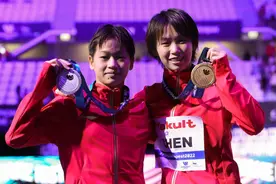 跳水世界杯总决赛｜女子单人10米台决赛，陈芋汐力压全红婵夺冠图片