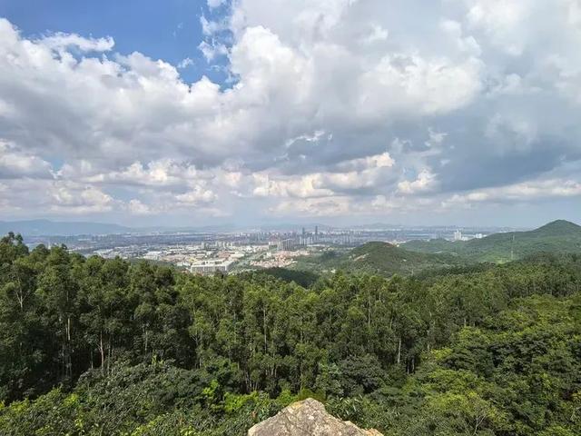 探秘同安：豪岭山寻“祈雨道场石”遇雨