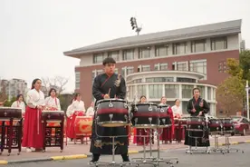 同济大学第一附属中学内地新疆高中班龙腾狮舞迎新春图片