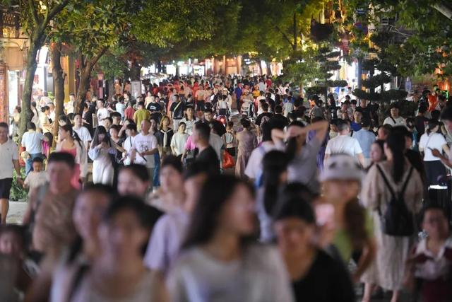 漂流泛舟戏水 尽享夏日清凉——镇远避暑体验游喜迎八方游客