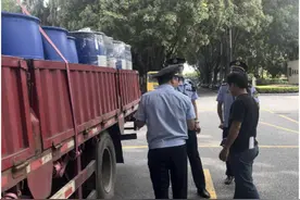 货车装载近四百公斤危险货物却无资质？立案处理！图片