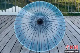（新春走基层）春晚同款伞走俏 浙江富阳传统技艺又迎“高光时刻”图片