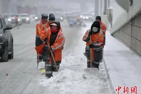 降雪天气持续影响吉林 多部门积极应对风雪考验图片