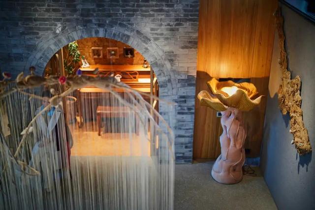 来东城这个胡同小院	，邂逅蘑菇精灵的童话秘境——